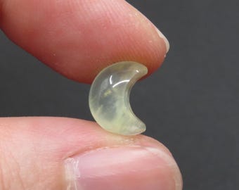 10mm Prehnite Moon Cabochon Carved Crescent Green 0.55g Loose Gemstone