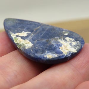 Large Teardrop Sodalite Cabochon Blue 7.55g 27.4mm x 39.7mm - Loose Gemstone imagem 8