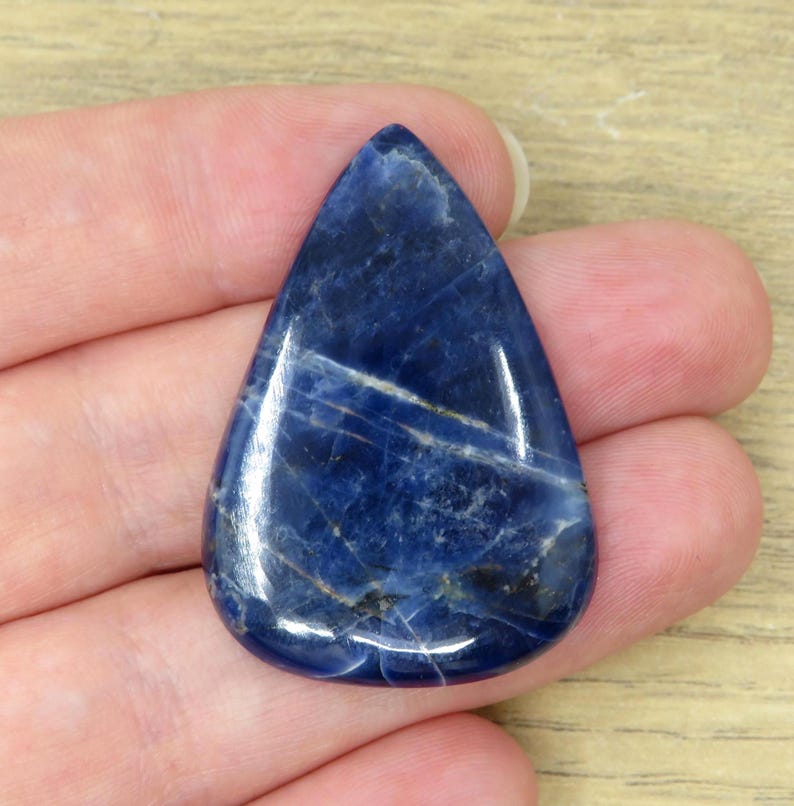 Large Teardrop Sodalite Cabochon Blue 7.55g 27.4mm x 39.7mm - Loose Gemstone imagem 1