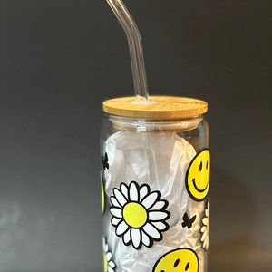 Pink Retro Flower Smiley Face Glass Can Cup with Bamboo Lid and Straw –  Wildly Casual