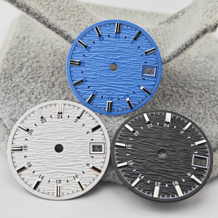 Aangepaste wijziging NH34 wijzerplaat blauw wit NH35 gegolfd gezicht Geschikt voor doe-het-zelf NH34 duikhorloge mechanische horlogeaccessoires Diameter 28,5 mm