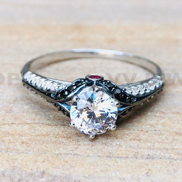 Anillo de la Reina Malvada de los Villanos Encantados, anillo de compromiso con diamantes redondos, anillo de plata de ley 925 con rodio negro, anillo de boda para mujer, 5541