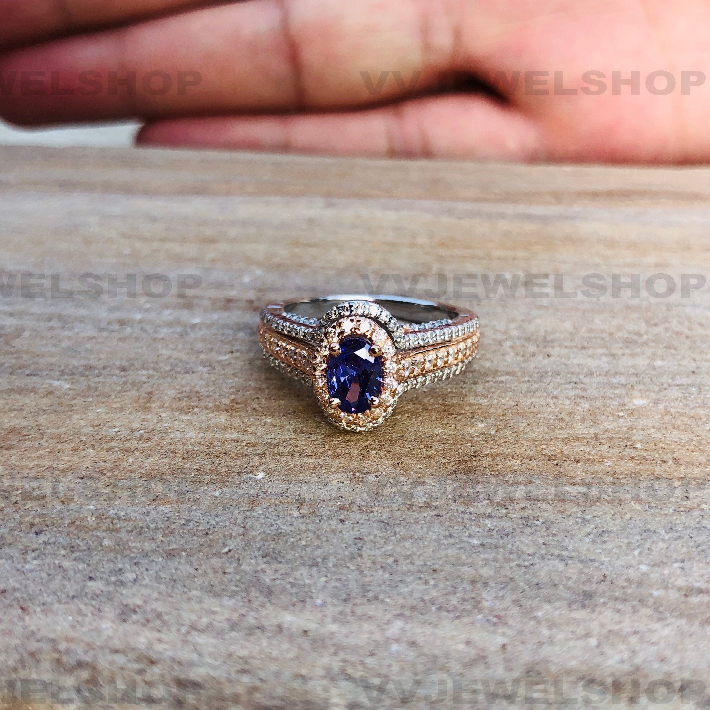 エンチャンテッド アリエル ブルー オーバルカット 1.40CTTW