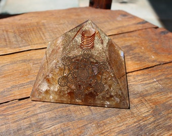 Pyramide Orgonite Citrine Cube de Métatron