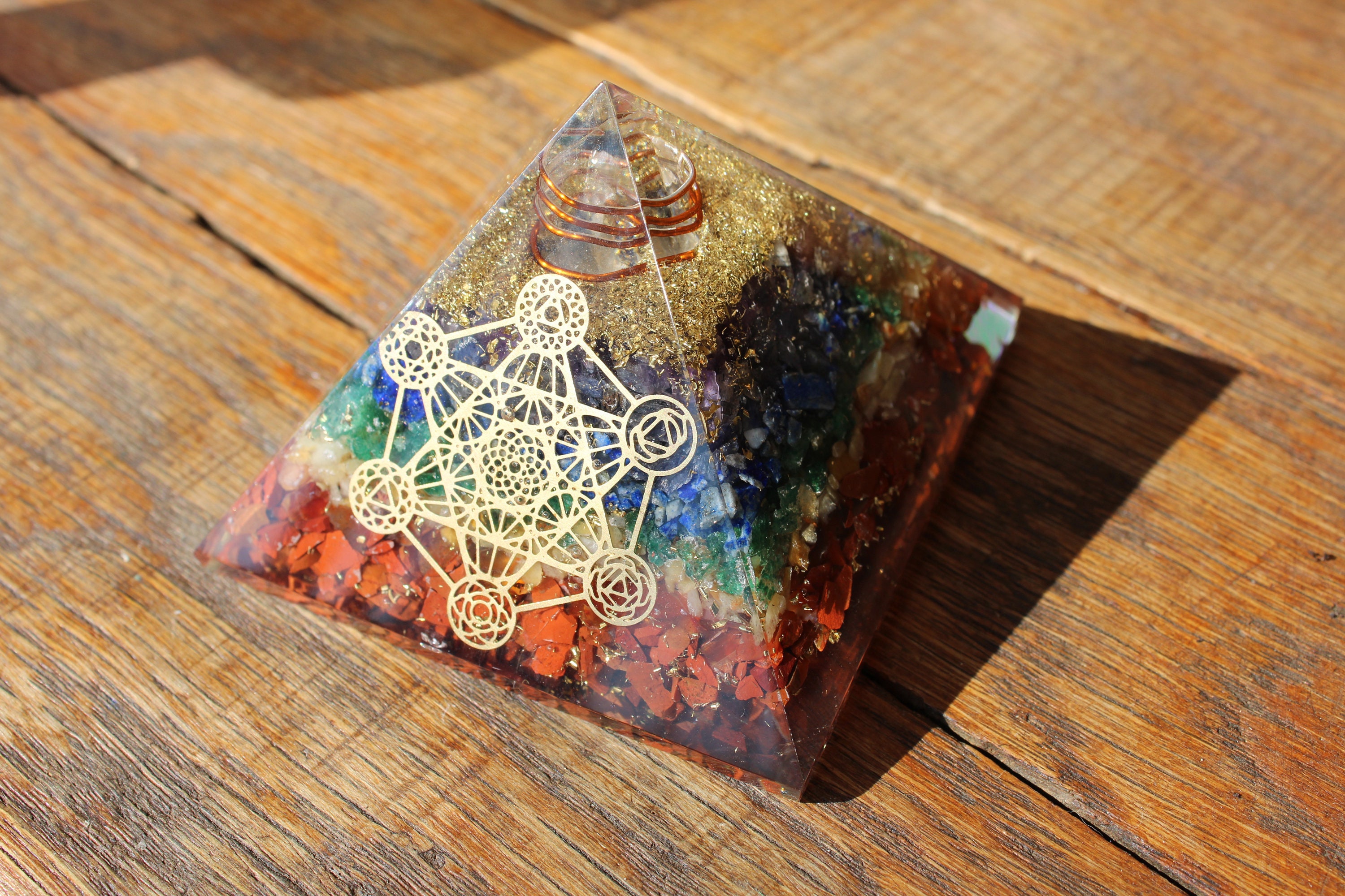 Pyramide Orgonite 7 Chakras