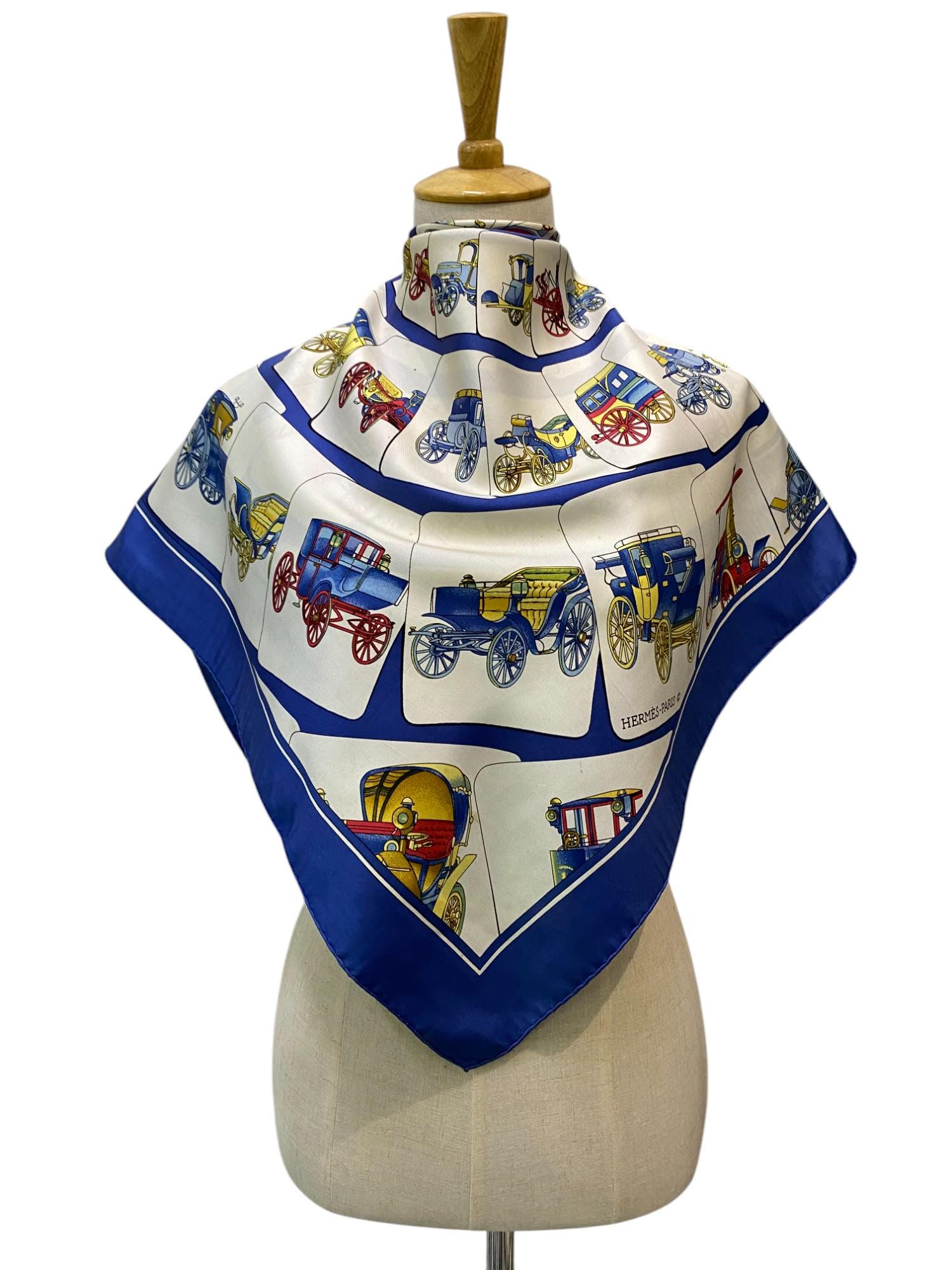 Foulard Hermès Carrosserie En Soie - Occasion - Modèle Carré Jaune