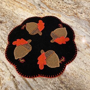Acorn candle mat
