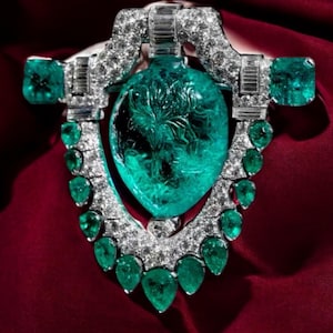 Magnificent engraved emerald  brooch Vintage inspired 925 sterling silver emerald cz zircon  anniversary/wed