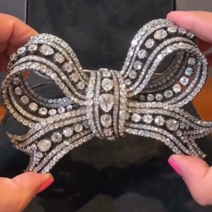 Vintage 925 sterling silver CZ zircon The Dutchess New Castle bow brooch for her