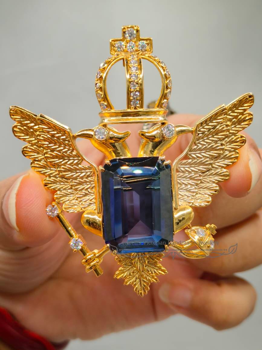 サファイア アンティークブローチ 海に眠るムーンサファイヤの瞳アンティーク・ブローチ – アンティーク