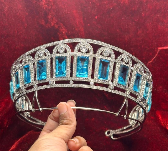 Silver plated Blue and aquamarine Crystal Rhinestone Tiara Crown NEW Continental Blue Aquamarine Rhinestone Crown Tiara  main image 2