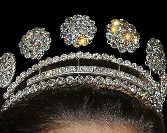Reproducción vintage "Six Button Swedish Queen Victoria Crown" CZ Zircon 79.65ct Tiara Plata esterlina pureza 92.5% Artículos hechos a mano