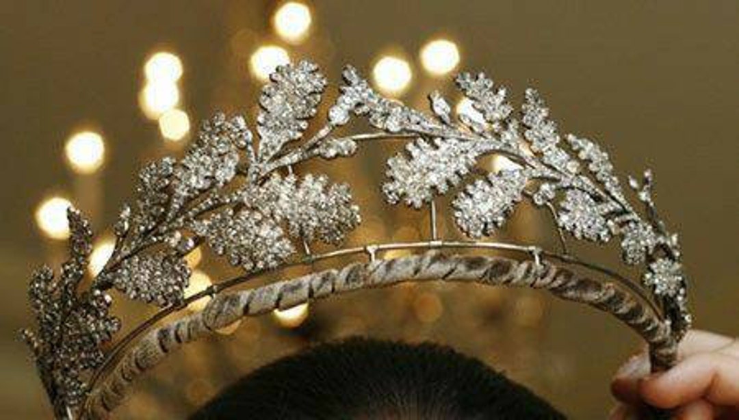 Royal Oak Leaf Tiara in 925 Sterling Silver, Luxury Stones, Gift