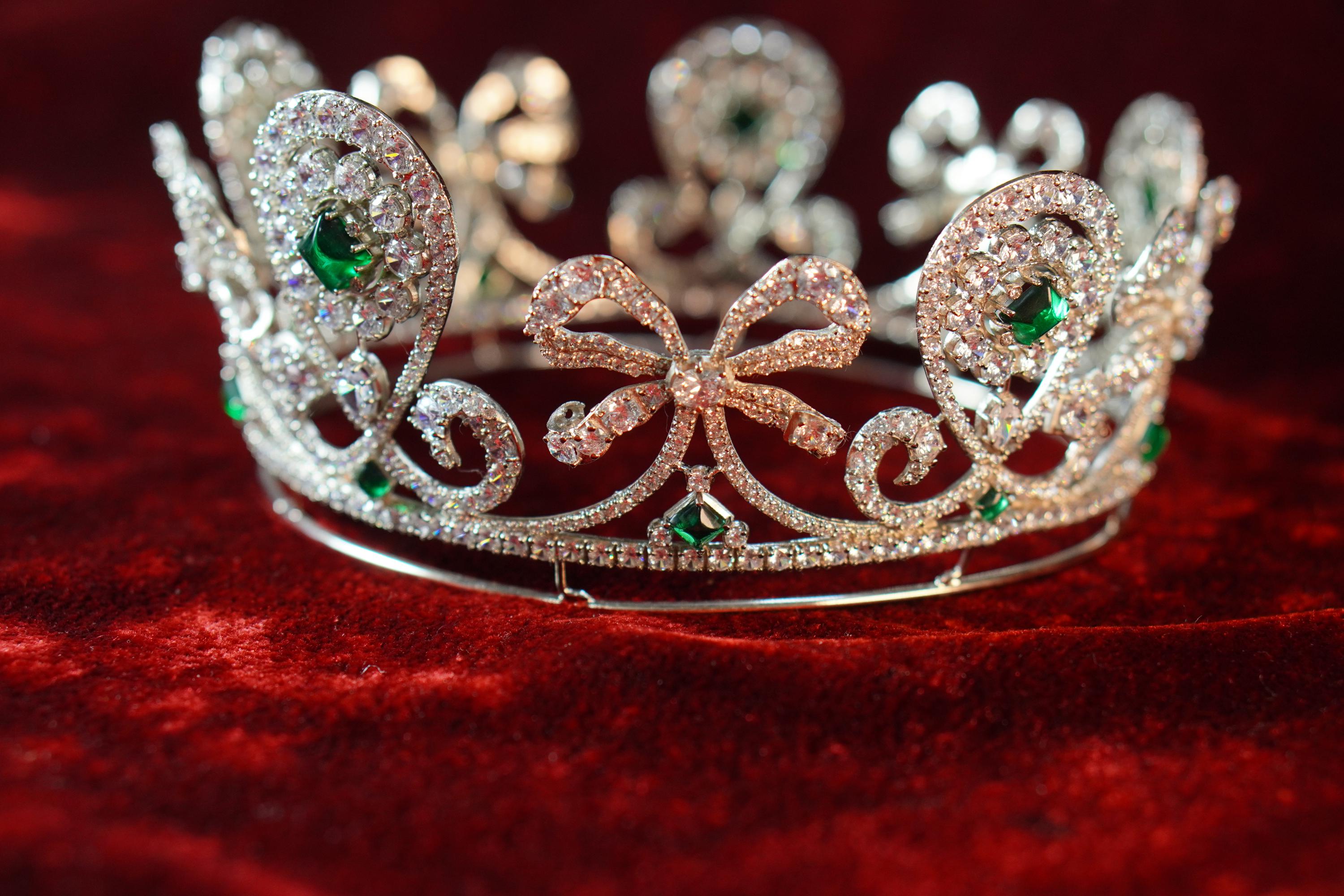 Franklin Mint Empress Alexandra‎ Royal Tiara Collection Crown Rhinestone Pageant Vintage Franklin Mint Sterling Alexandra Feodorovna Doll  main image 4