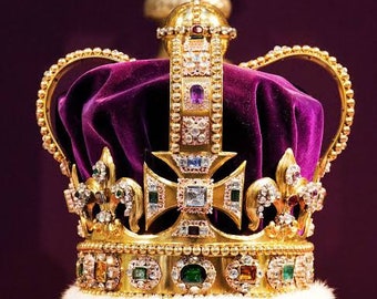 St. Edward’s Crown Replica – Gold-plated royal crown with gemstones, British coronation crown. Perfect for collectors, brass crown