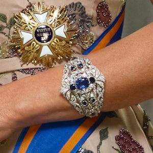 Drottning Maxima av Neatherland blå safirarmband replika simulerad diamant CZ zirkon 925 silverarmband, vitguldpläterad
