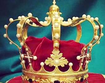 The Royal  crown of kingdom of Italy Brass crown gemstones yellow gold plated crown