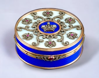 Snuffdoos van 14-karaats verguld zilver, guilloche-emaille, diamanten en cabochon-edelstenen.