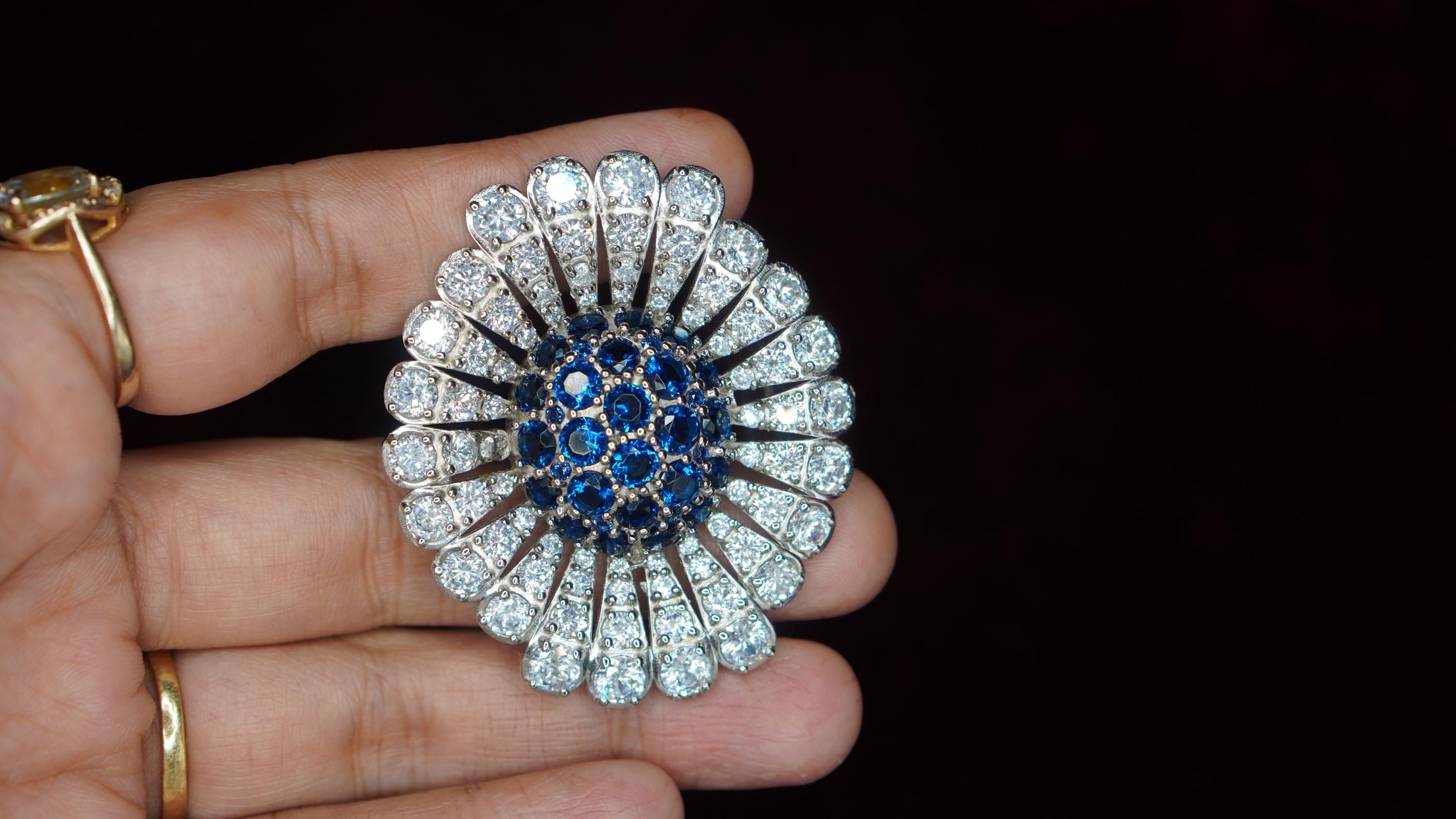 Vintage the Queen Mother Sapphire Chrysanthemum Brooch With 925