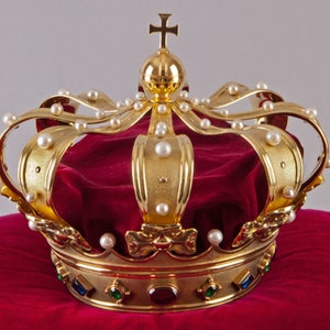 The crown of Netherland's Brass crown gemstones yellow gold plated crown