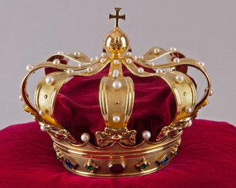 The crown of Netherland's Brass crown gemstones yellow gold plated crown