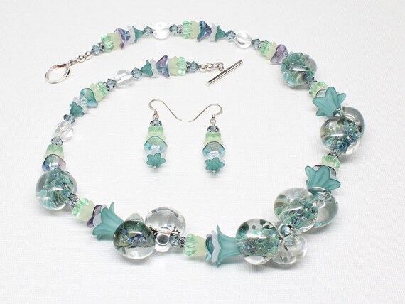 Flower Necklace with Swarovksi (R) Crystals Set in Sterling Silver Light Green Flower Necklace with Swarovksi (R) Crystals Set in Sterling Silver Light Green