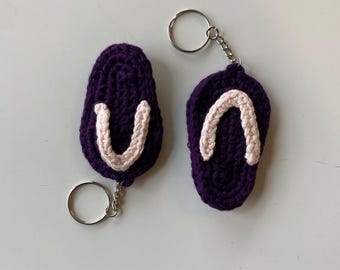 Par de llaveros de chanclas de crochet: minisandalias de mezcla de algodón y bambú