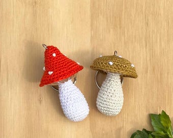 Llavero de hongo de ganchillo / Dije de bolso de seta venenosa / Regalo cottagecore / Accesorios de otoño
