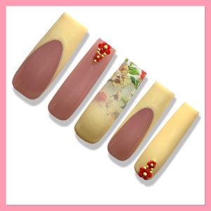 Yellow Press On Nails | Flower Nails | Spring Nails | Fake Nails | Glue On Nails | Summer Nails | French Tip Nails | Flower Nails