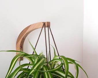 Gancho de pared de madera para plantas de interior, decoración minimalista para colgar plantas.
