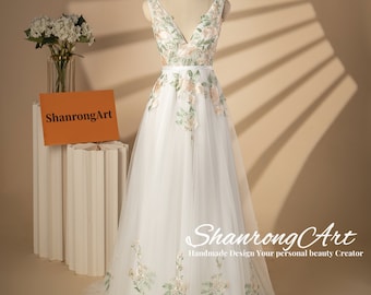 Vintage V Neck Romantic Forest Fairy Wedding Dress Embroidery Colorful Lace Backless Formal Evening Dress Women’s Bridal Gowns with Trailing