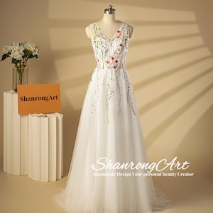 Elegant Sheer Colorful 3D Lace Wedding Dress A Line Forest Bridal Gown Brush Trailing Bohomian Wedding Dresses with V Neck and Zipper Back