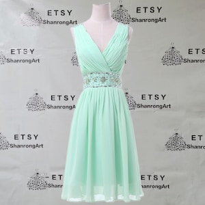 V-Neck Mint Chiffon Ruched Beaded Zipper 2021 Knee Length Custom Made Homecoming Cocktail Dress Girls Short Dresses Women’s Prom Party Gowns