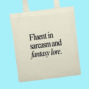 Fluente in sarcasmo e tradizioni fantasy - Borsa tote BookTok per lettori, amanti dei libri, amanti della letteratura, tropi, merchandising romantico, biblioteca, letteratura