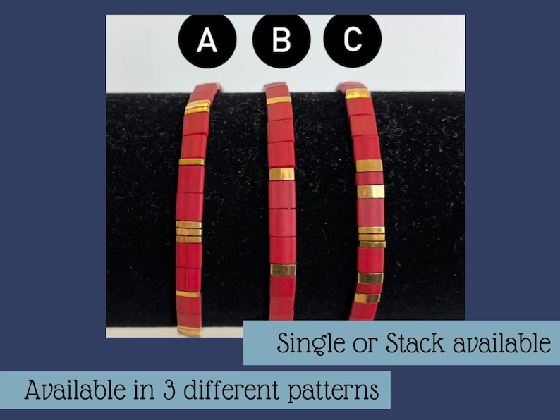 Pu&ograve; includere: Tre braccialetti rossi con dettagli dorati, etichettati A, B e C.  Disponibile singolo o in pila. Disponibile in 3 diversi modelli.