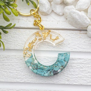 Llavero con letra inicial de resina de hoja de plata o oro con piedras preciosas turquesas personalizables, llavero para mujer y niña