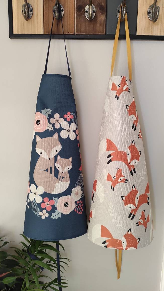 Tablier Enfant. Kids .cuisine.bricolage.thèmerenard.polyester. Ruban.broderie Prénom.