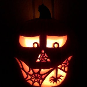 Smile-Full-of-Spiders Carving Pattern