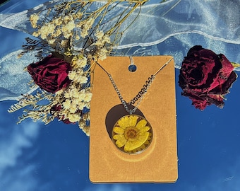 Circular Daisy Pendant Necklace, Pressed Flower Necklace, Floral Jewelry, Gifts for Her, Anniversary Gift for Her