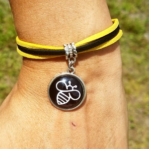 Bee Infinity Bracelet, Bee Charm Bracelet, Bee Jewelry, Bee Wish Bracelet, Bee Gift, Handmade Jewelry, Friendship Bracelet, Gift for Girls
