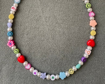 collar de cuentas inspirado en y2k no coincidente