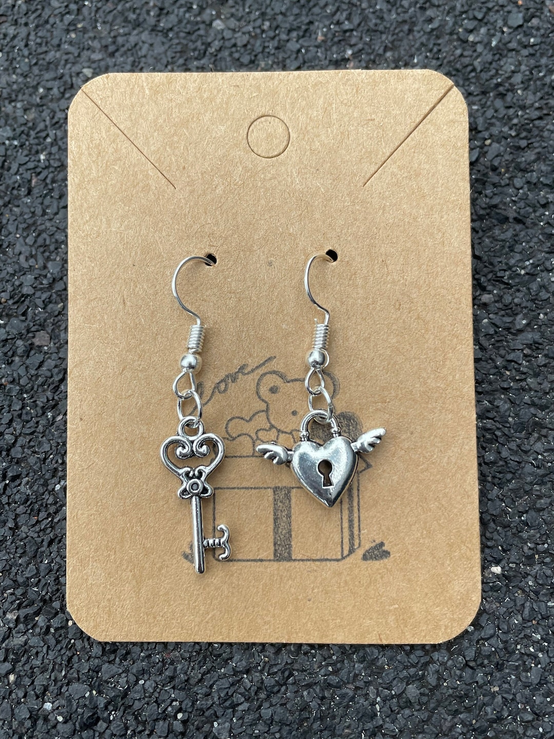 ファッション雑貨・小物その他 +DEINET+ HEART DROP EARRINGS IN SILVER KDBYM4S4211S100F Silver Textured Heart Drop Earrings | Yours Clothing