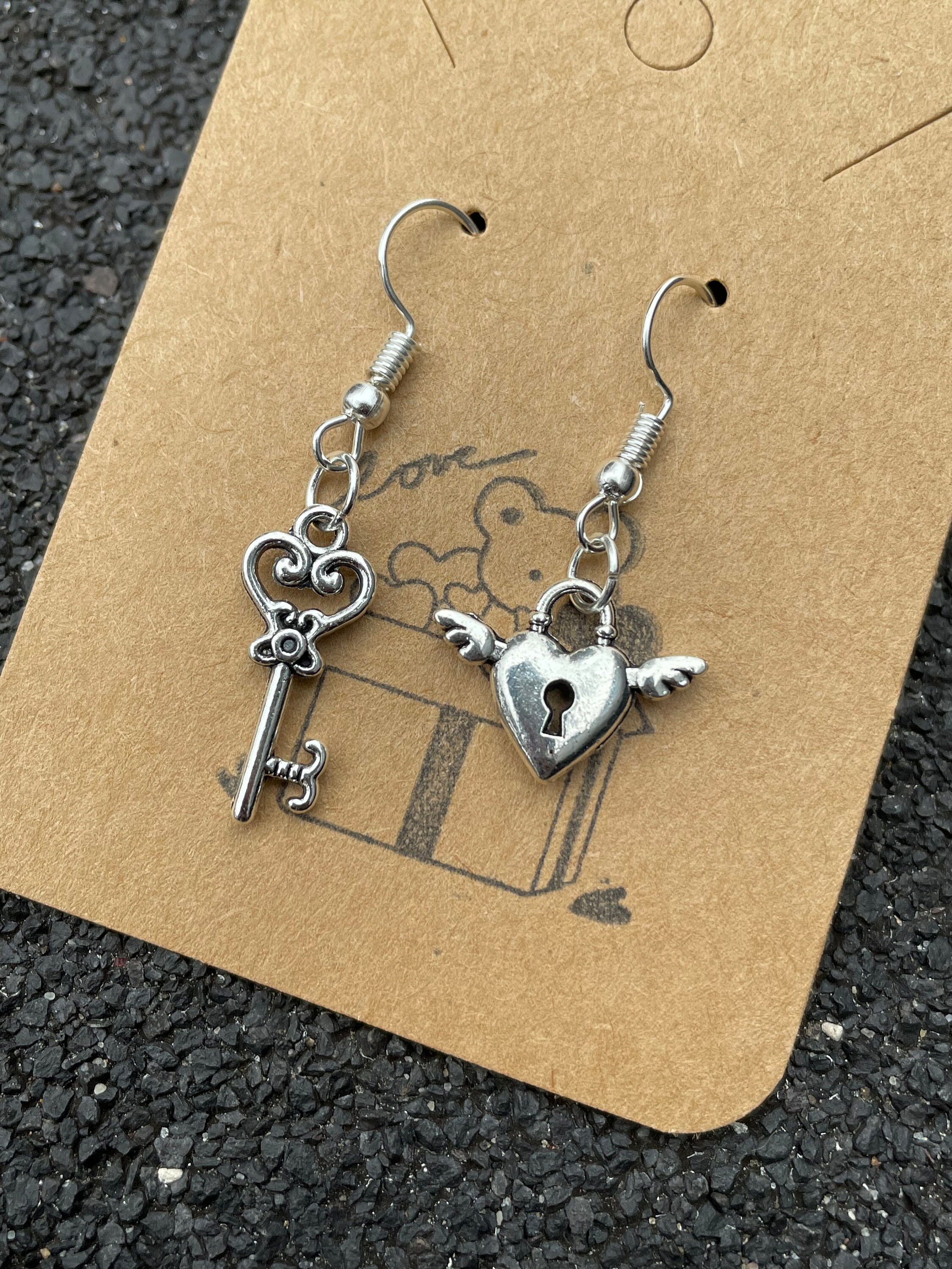 ファッション雑貨・小物その他 +DEINET+ HEART DROP EARRINGS IN SILVER KDBYM4S4211S100F Silver Textured Heart Drop Earrings | Yours Clothing