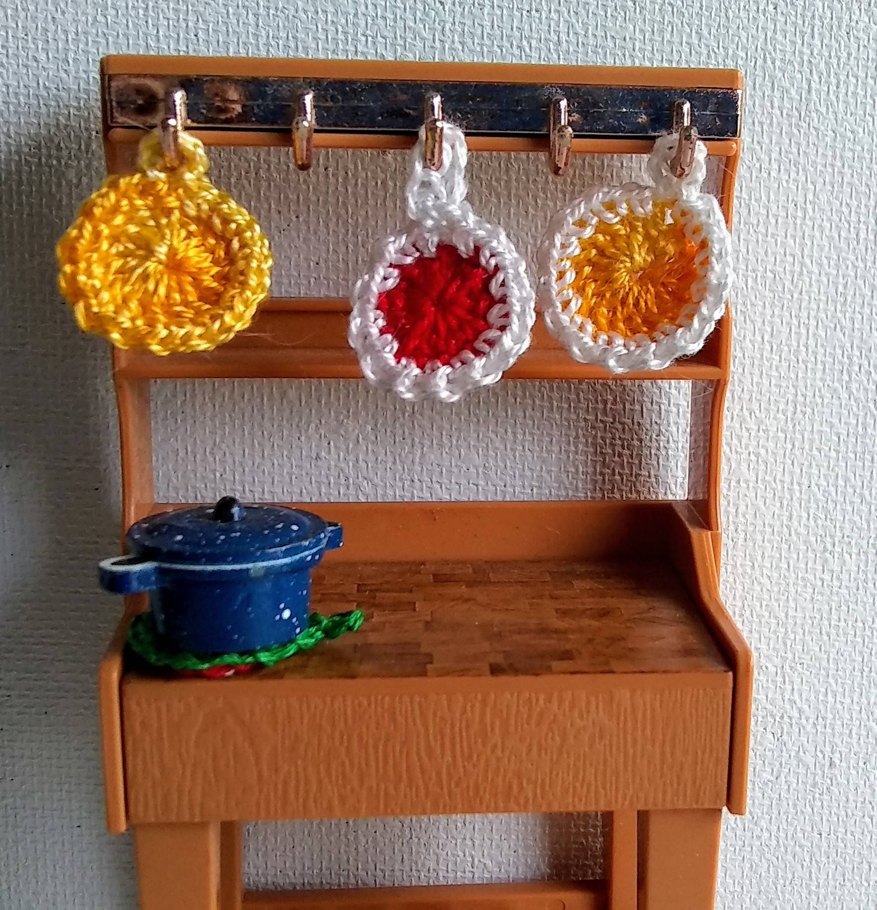 1:12 Scale Pot Holder/Crochet/Miniature/Dollhouse/Kitchen/Trivet/Hot Pad
