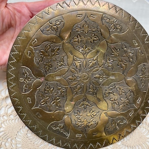 Gegraveerde messing plaat: vintage bloemendecor, 8 inch verzamelobject