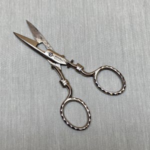 ROCHESTER CUTLERY Buttonhole Scissors Made in Germany with Ornate Handles|Antique Adjustable Buttonhole Scissors |Collectible Tiny Scissors
