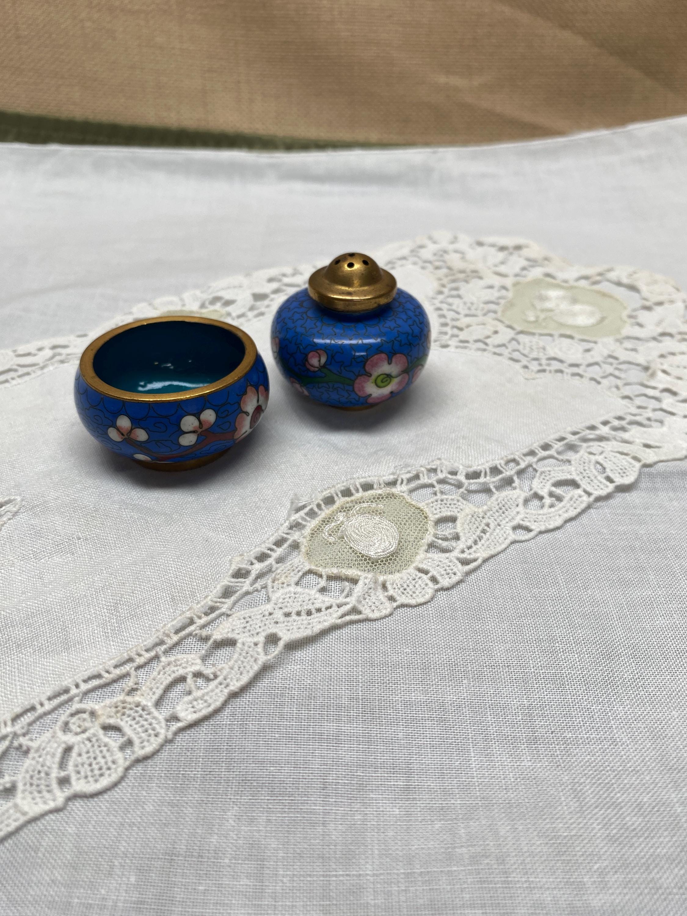 * antique box ୨୧ * 脚付き 陶器製 ボンボニエール Bonhams : A rare Meissen Böttger stoneware teapot and cover