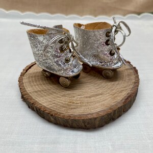 Vintage Miniature ROLLER SKATES with Metal Wheels and Laces |Dollhouse Shoes|Tiny Roller Skates for Pretend Play or Barbie Roller Skates