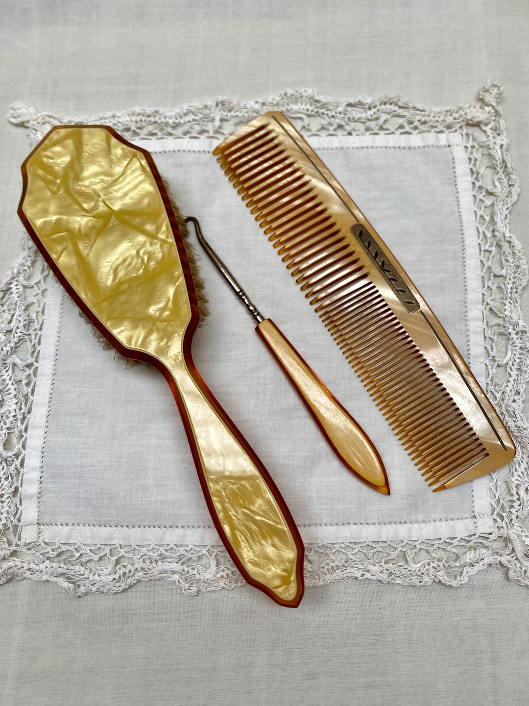 2 piece set Rare Vintage Brass Metal and Plastic Hair Combs 19 Colors! Set of 2 Brass Hair Combs in Bronze With Semi  main image 4