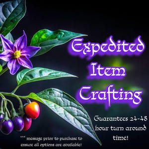 Puede incluir: Imagen con una vibrante flor morada, hojas verdes y bayas coloridas. El texto en fuente púrpura brillante dice "Expedited Item Crafting", con una garantía de entrega en 24-48 horas. La imagen también incluye un mensaje para contactar al vendedor.